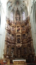 Majestuoso retablo mayor. Interior de la catedral de Astorga.